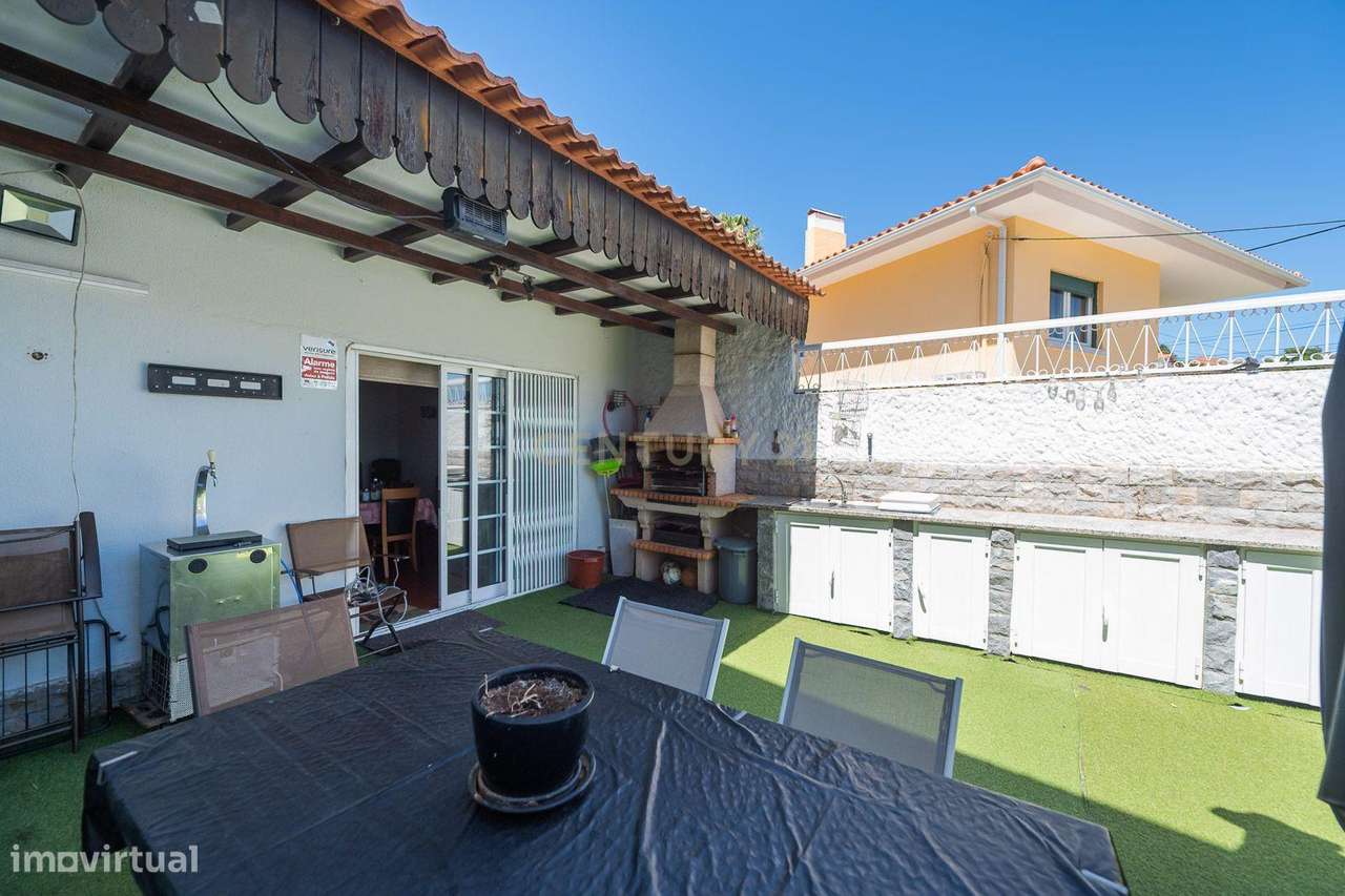 Moradia T4 com piscina-49