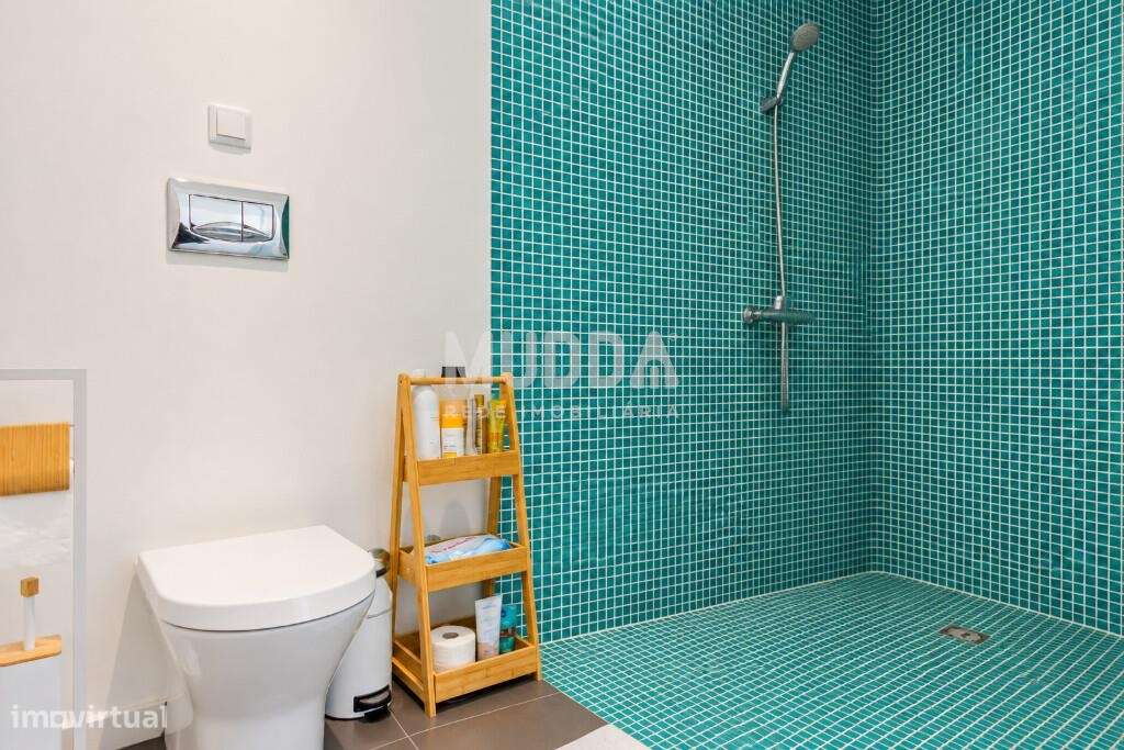 Moradia totalmente remodelada em 2025 — charme, modernidade e um jardi-24