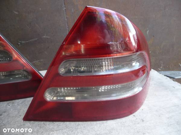 MERCEDES C-KLASA W203 SEDAN PRZEDLIFT 00-03  LAMPA PRAWY TYŁ PRAWA TYLNA - 2