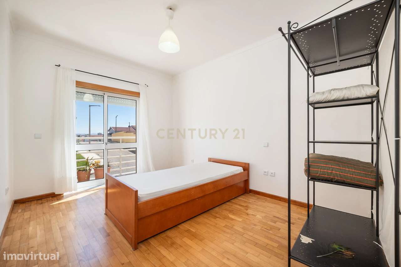 APARTAMENTO T3 COM GARAGEM E SÓTÃO | BUARCOS-16