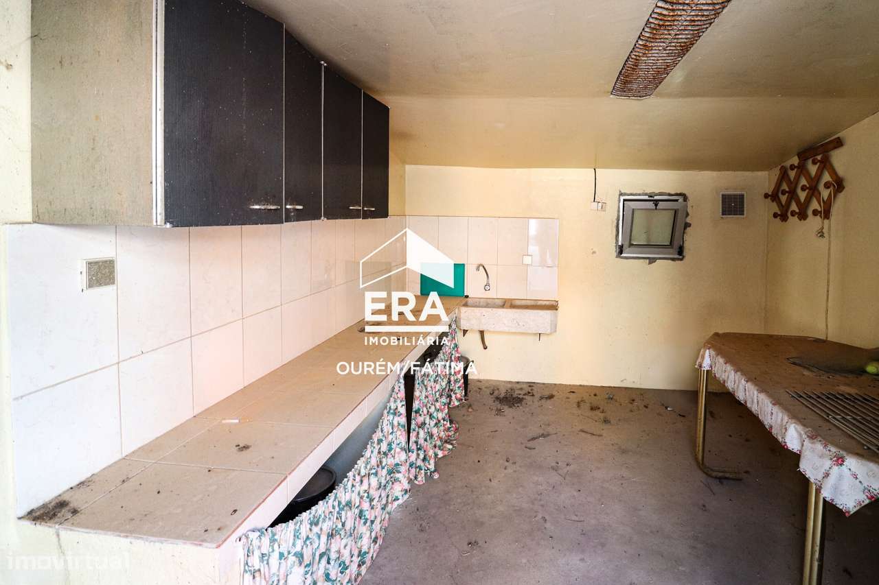 Moradia T3 implantada num terreno com 3.855m2 em Casal Domingos João-17