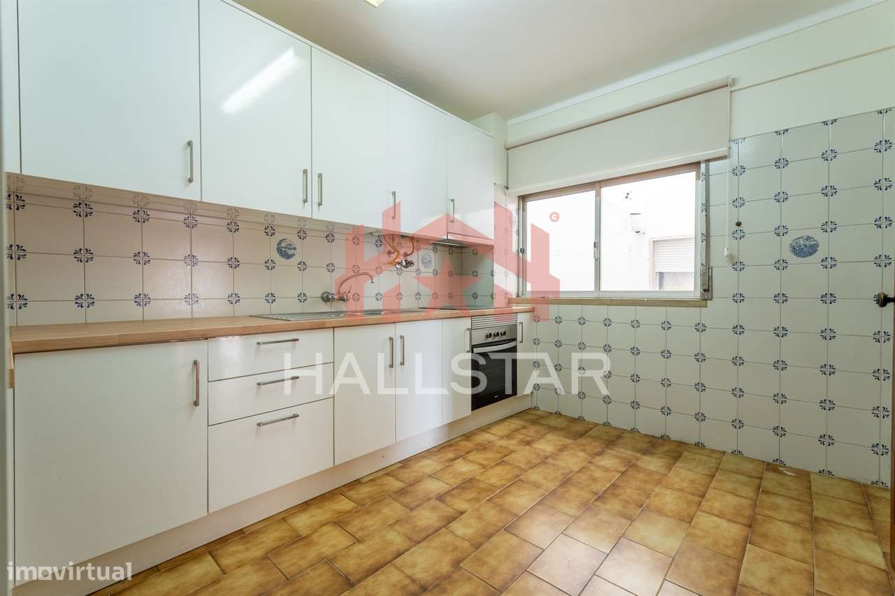 Apartamento T2 / Cozinha Equipada / Centro de Alcobaça