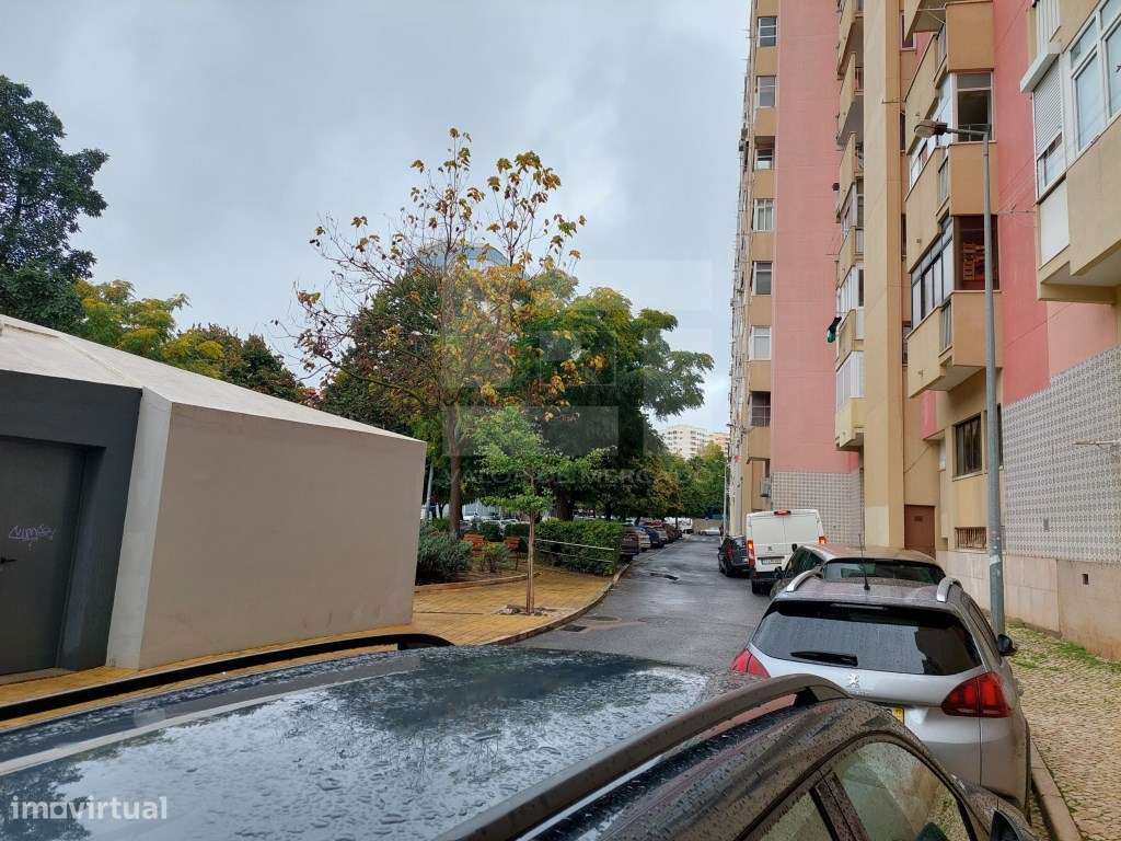 VENDE-SE LOJA EM ALGÉS COM 78 m2 - Grande imagem: 4/15
