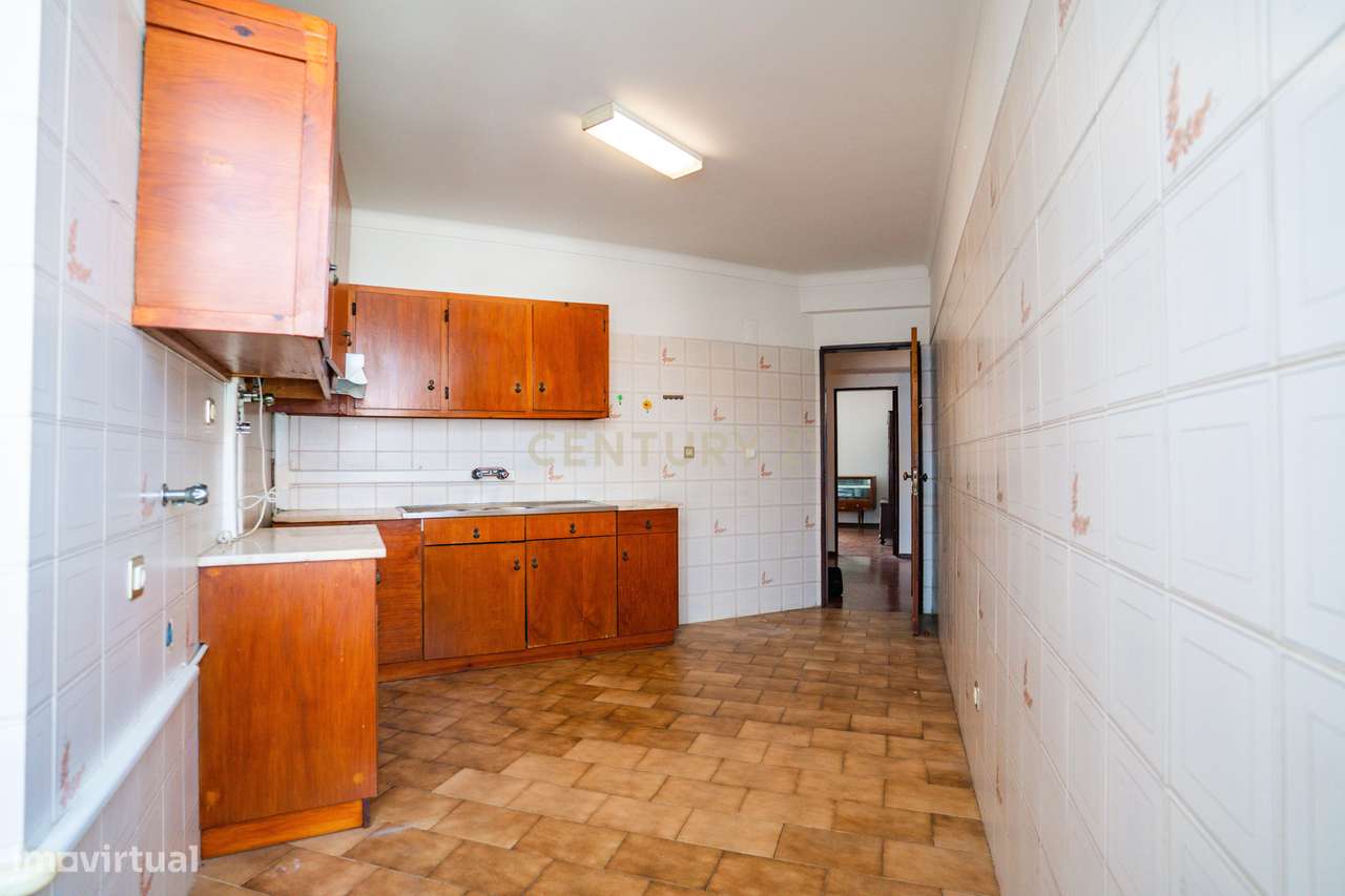 APARTAMENTO T2+2 | ZONA CENTRO | CALDAS DA RAINHA-12