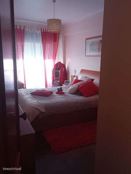 Apartamento T2 - Tapada das Mercês - Grande imagem: 5/10