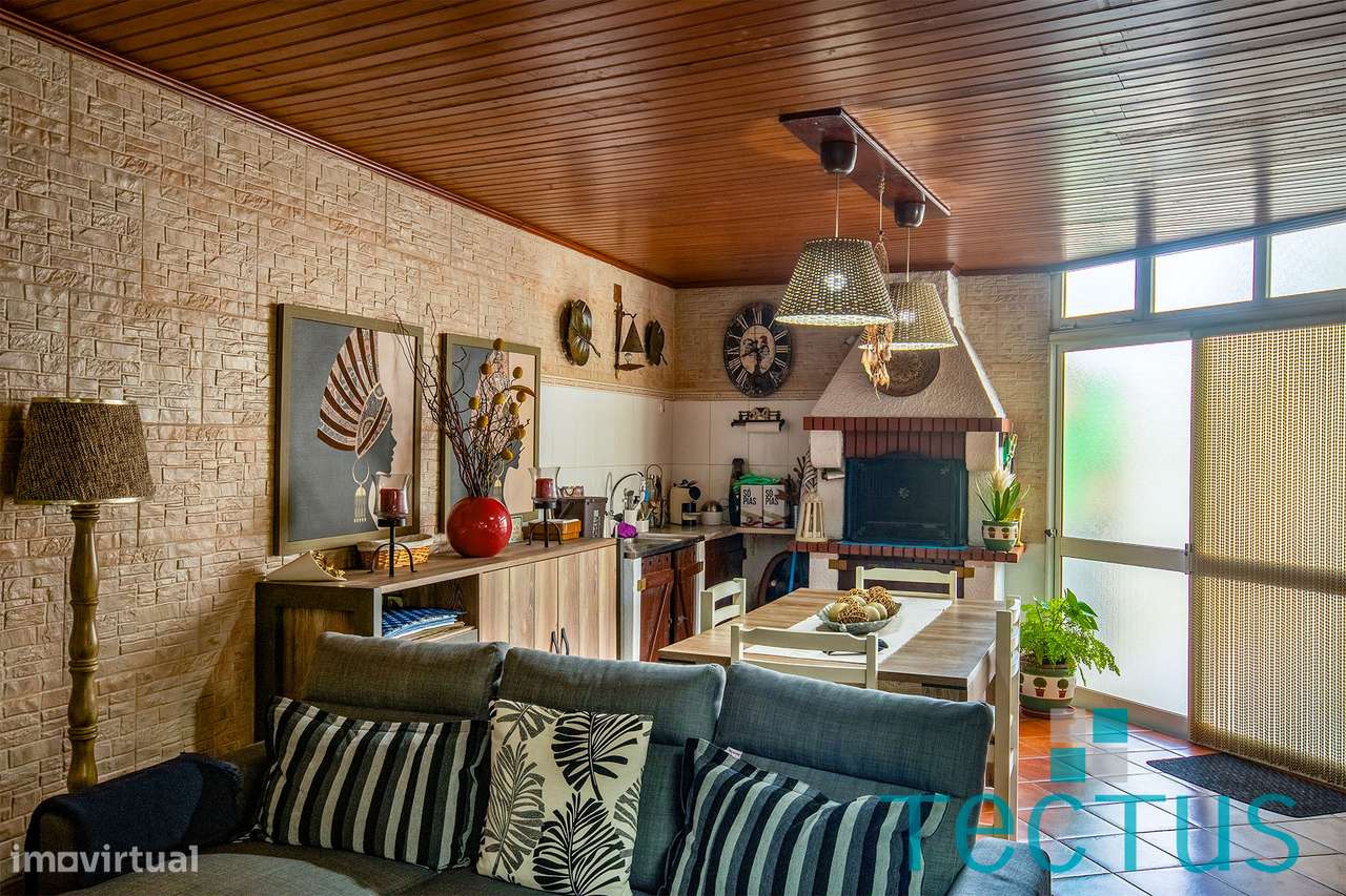 Moradia Geminada T3 na Amoreira - Excelente estado de conservação-9