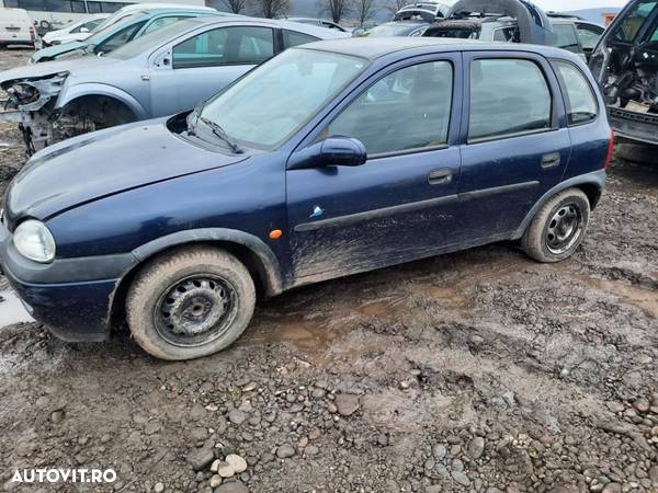 Dezmembrez Opel Corsa B - 4