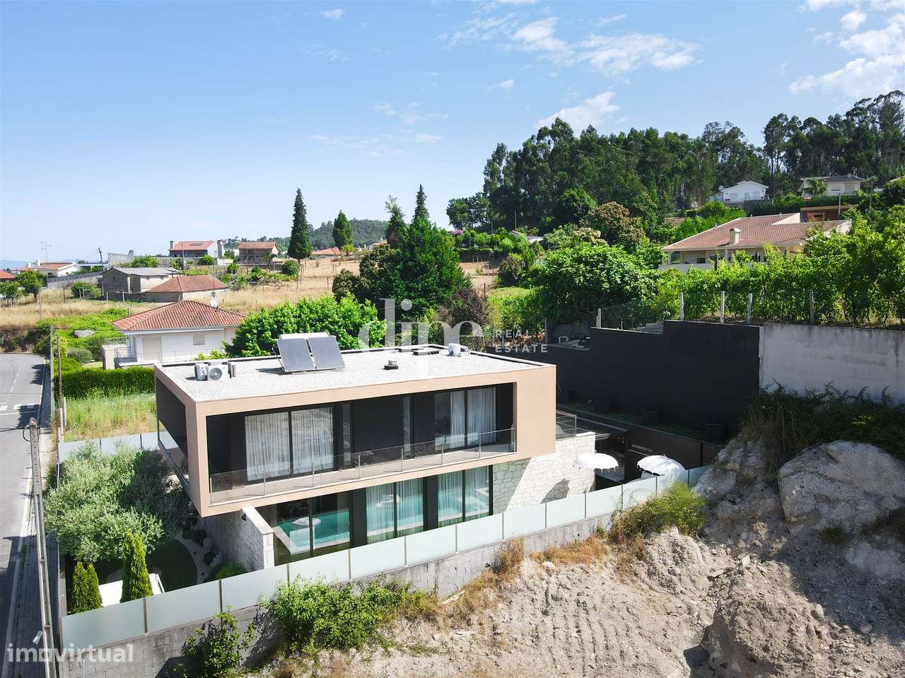 Fantástica moradia T3+1 com piscina e sala de inverno-32