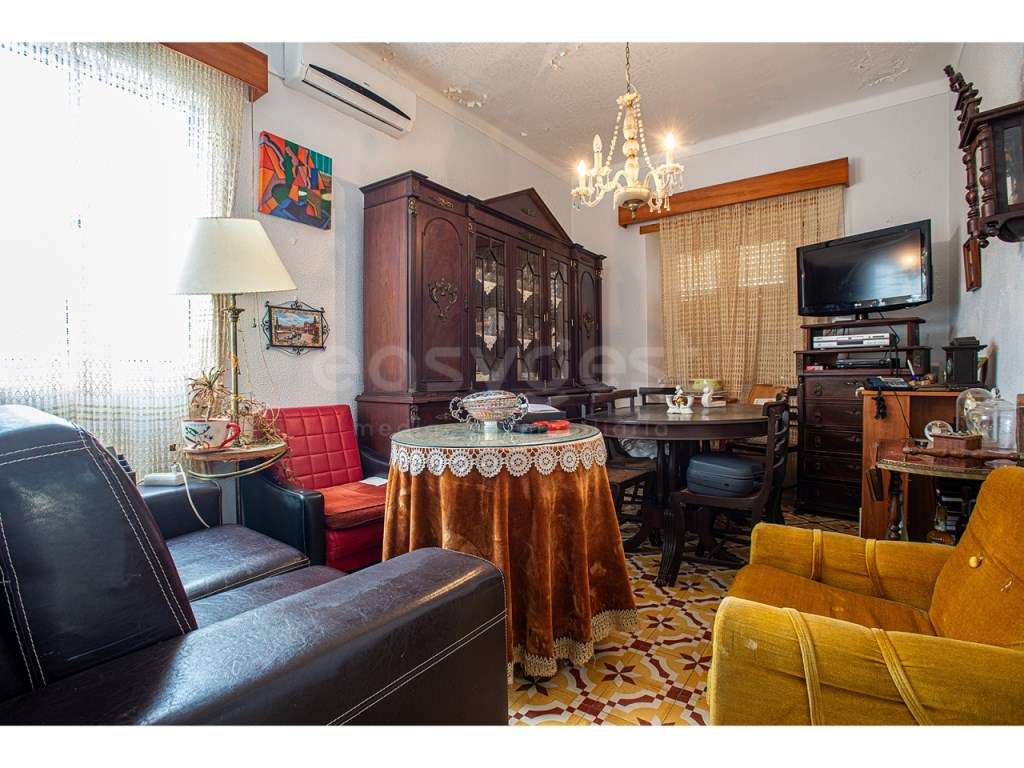 Moradia térrea de gaveto no centro de Vila Real de Santo António - Grande imagem: 3/19