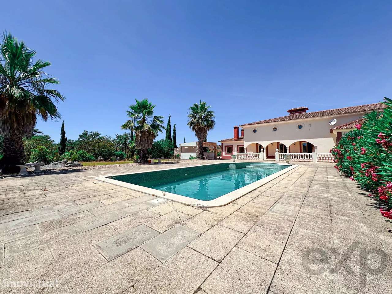 Casa senhorial privada com piscina em mais de 5 hectares.-58