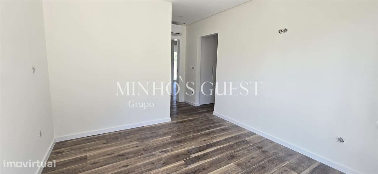 Moradia Individual V3 Nova c/ Piscina, Churrasqueira e Jardim em Espin-15