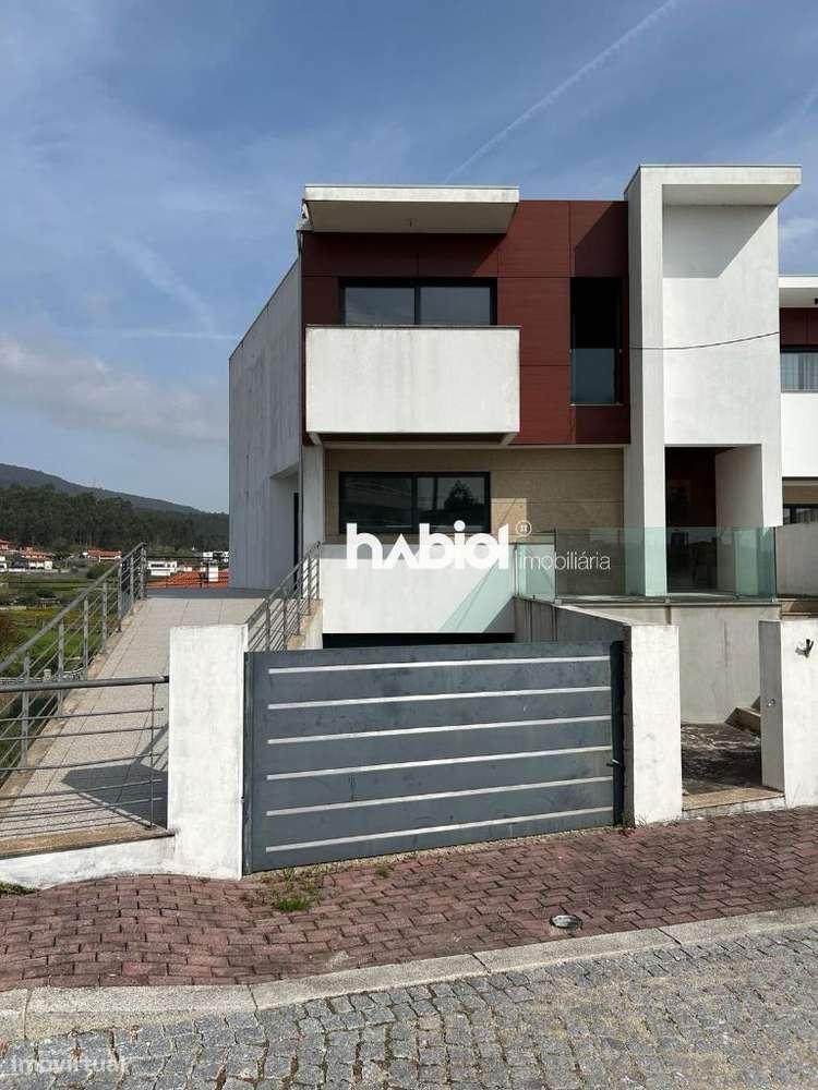 Moradia T4 de gaveto, com piscina em Abade Neiva, Barcelos - Grande imagem: 3/16