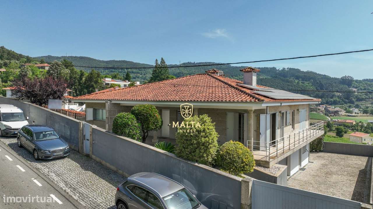 Moradia de Sonho na zona da Falperra!-13