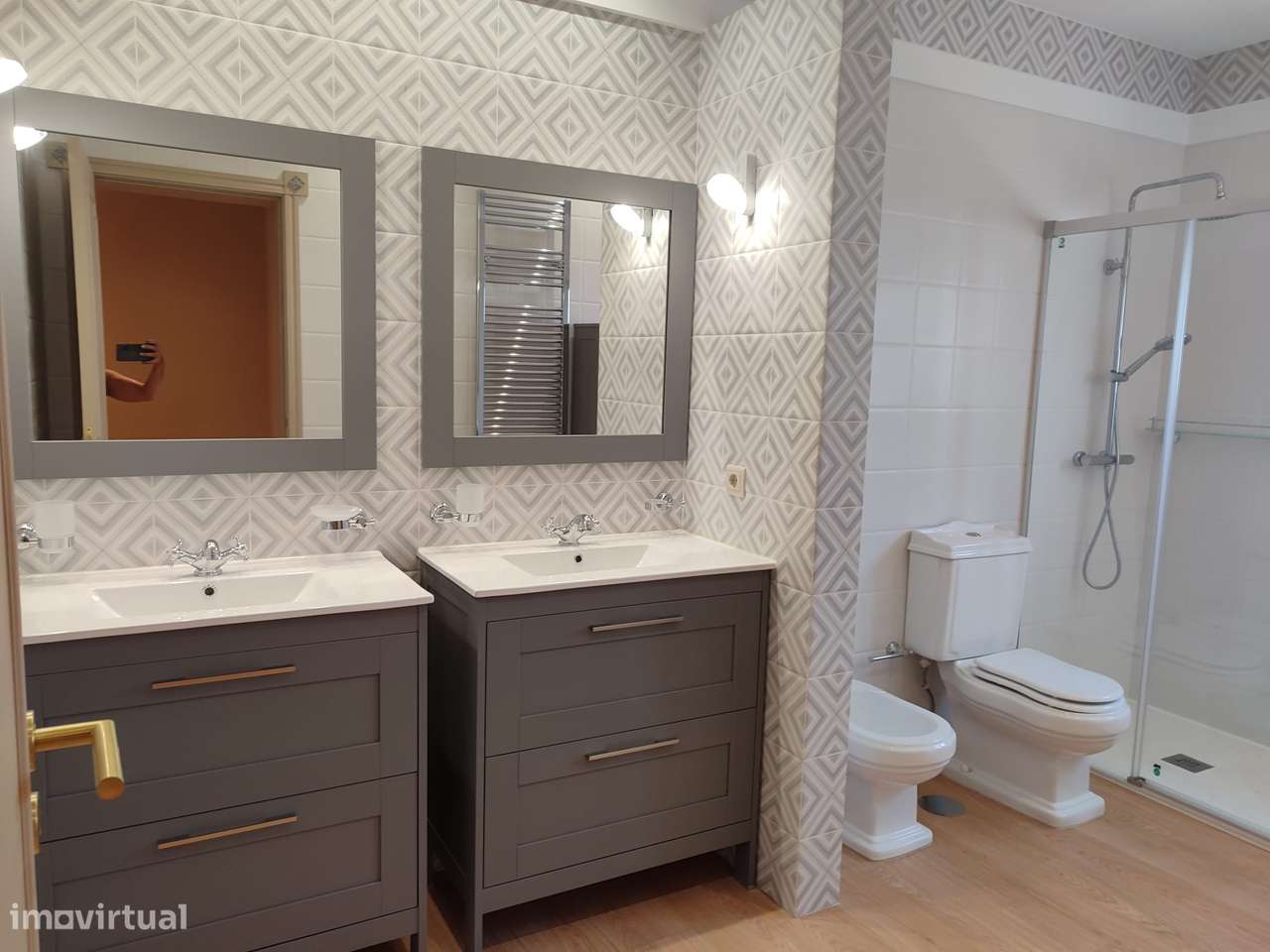 Excelente Moradia  2 frentes + Garagem + Terraço c/ Barbecue + Jardim-20