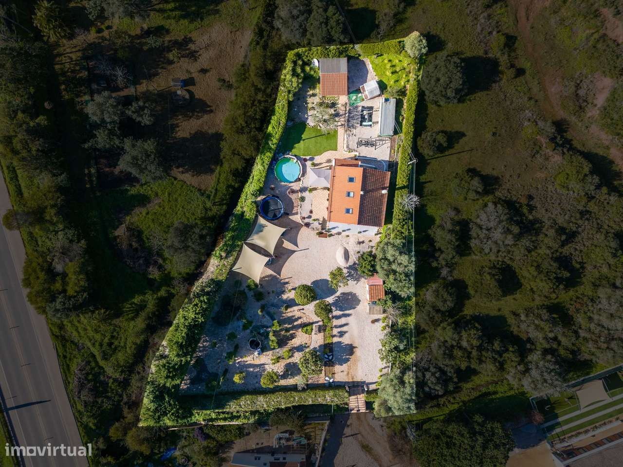 Casa tradicional reformada com grande jardim em Budens-40