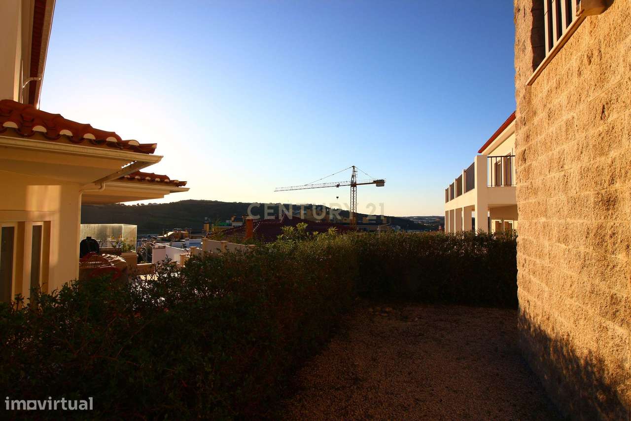 Moradia V4 em Torres Vedras, 566m2 ,vistas excecionais, qualidade e co-37