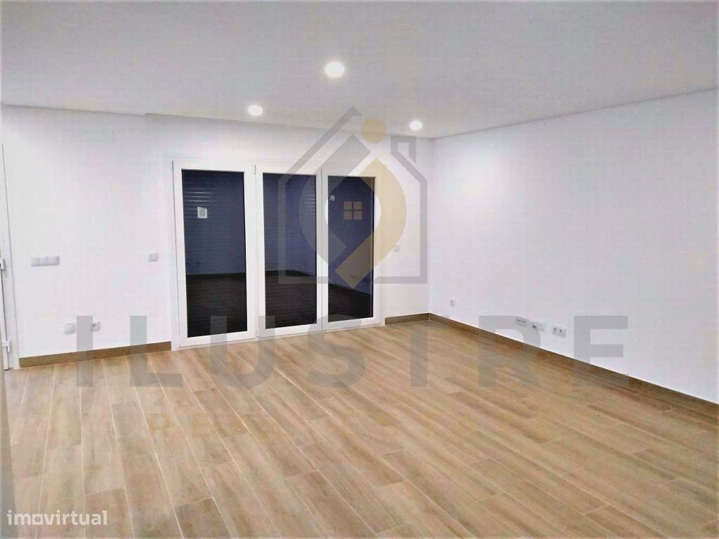 Moradia T3 em construção com piscina e garagem na Charneca de Caparica-15