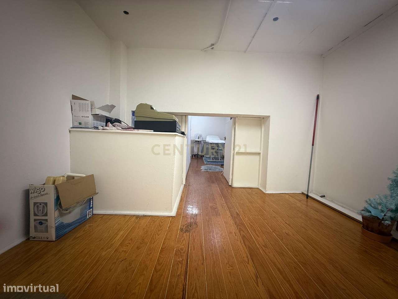 Loja totalmente equipada  – Santo António dos Cavaleiros-24