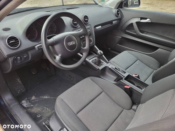 Audi A3 1.6 Ambiente - 17