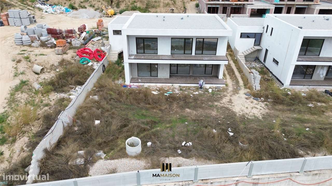 Moradia T3 Contemporânea em Construção | Castanheiro do Ouro, Tarouca-3