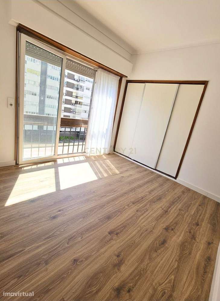 Apartamento Renovado em Algés, Oeiras - 2 Quartos e 2 WC-35