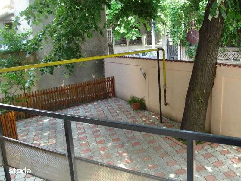 Inchiriere Vila Casa cu curte in zona  Unirii Parcul Carol Birou Firma - Imagine principală: 4/8