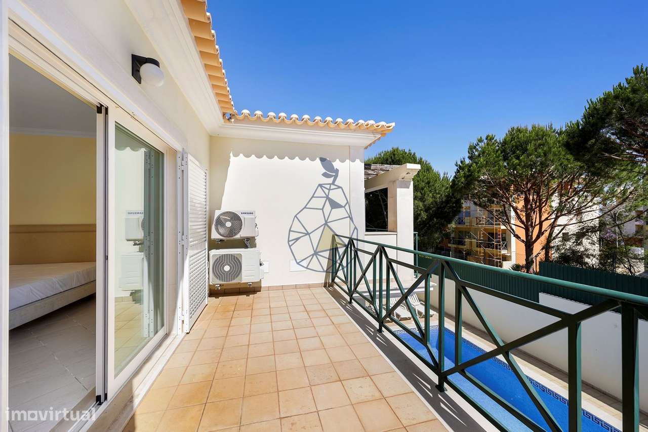 Moradia T5 com Piscina Privada, Jardim e 5 Suites em Montechoro, Albuf-26