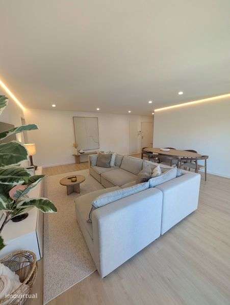 Exclusivo T3 nas Avenidas Novas, estacionamento, arrecadação e jardim - Grande imagem: 4/12