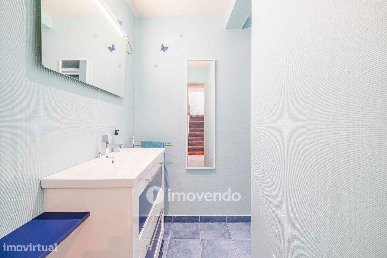 Moradia T4 com garagem e espaço exterior enorme, em Coruche-21