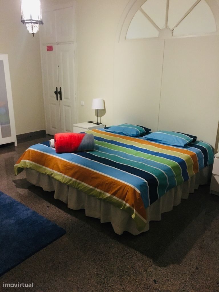 Quarto junto à estação CP e a praia de sto amaro Oeiras, perto SBE