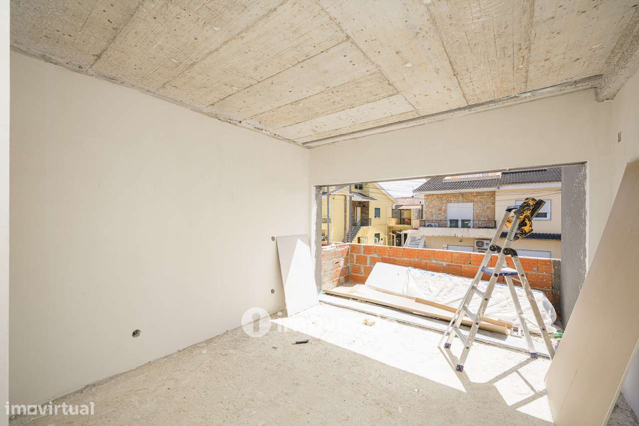 Moradia geminada T3+1 em fase de construção, em Pinhal de Frades-18