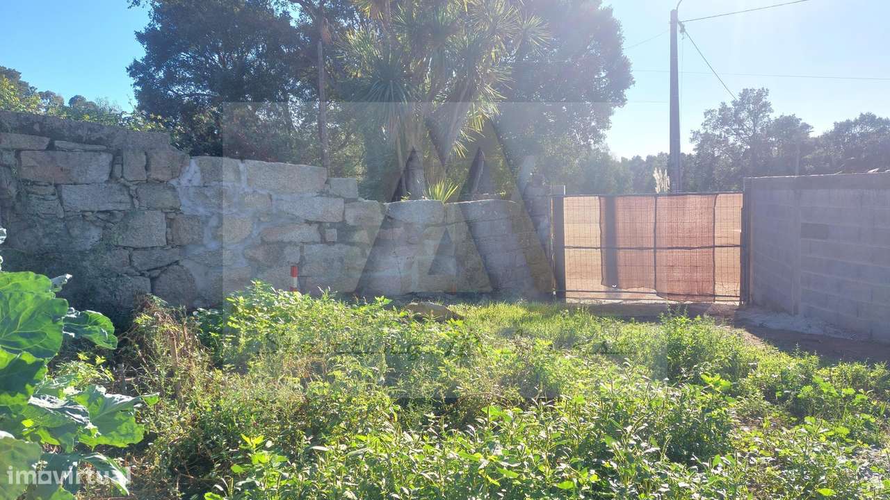 Moradia com terreno em estado de ruína na freguesia de Retorta em V... - Grande imagem: 3/12