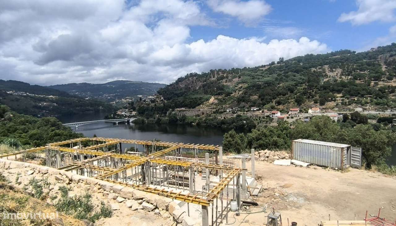 Venda de Moradia V4 em construção, em frente ao rio, Oliveira do Dou-6
