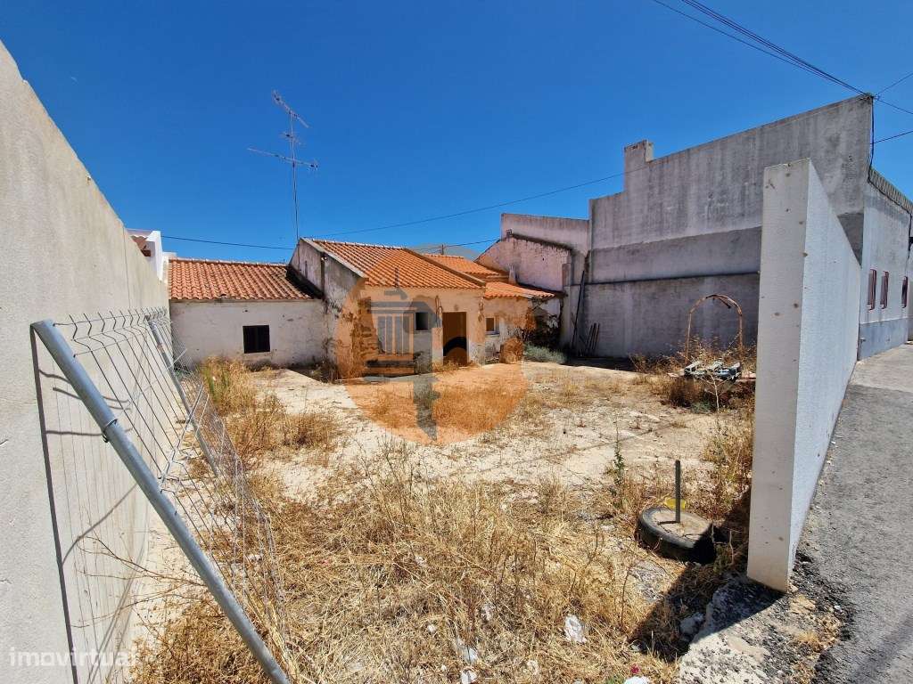 Moradia T3 para Remodelação Total no Coração do Azinhal - Grande Po...-16