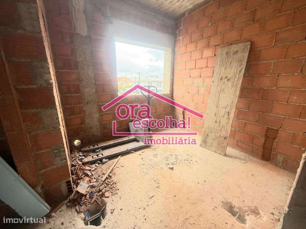Oportunidade Moradia Geminada em Fernão Ferro de 4 Assoalhadas.-5
