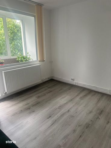 Apartament 3 camere, decomandat.Metrou Aparatori Patriei.-0
