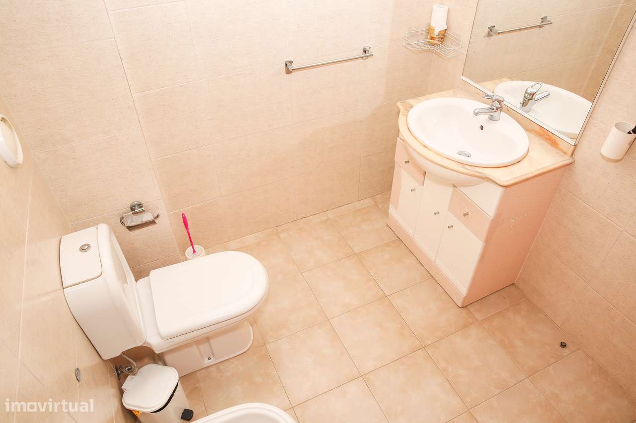 Excelente apartamento T3 com 111m2 no centro da Abrigada-34