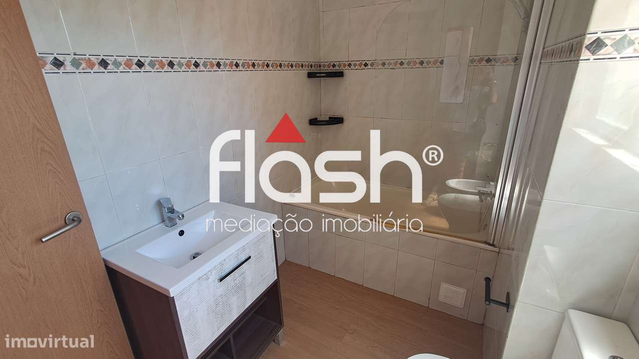 Apartamento T4 nas Mercês-15