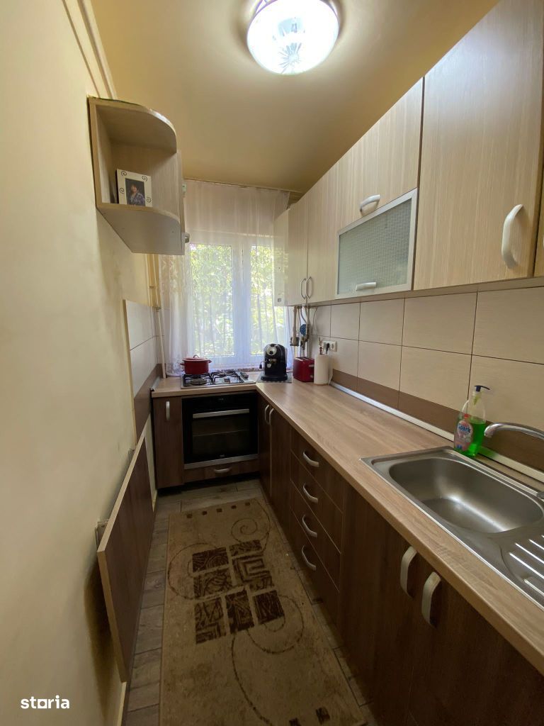 Apartament la etajul 2,zona Banc Post