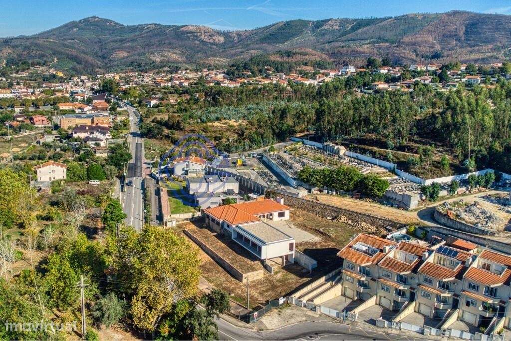 Moradia T6 independente, lote 2780m2 - Grande imagem: 4/20