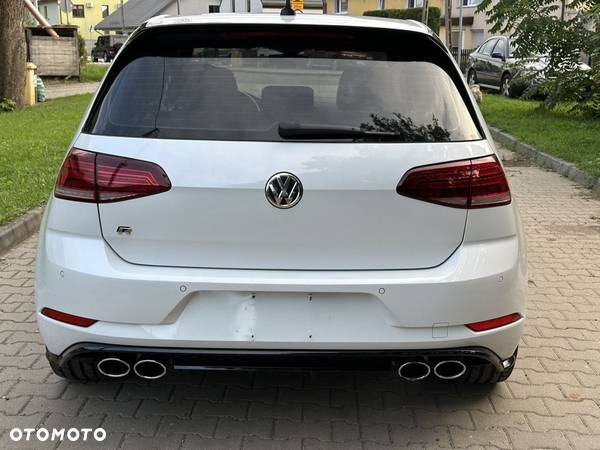 Volkswagen Golf - 10