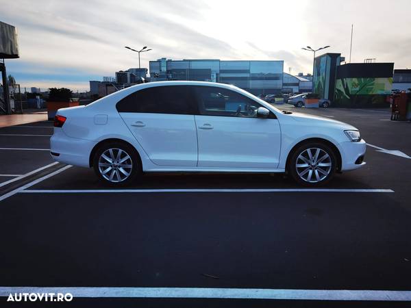 Volkswagen Jetta 2.0 TDI CR DPF DSG Highline - 8