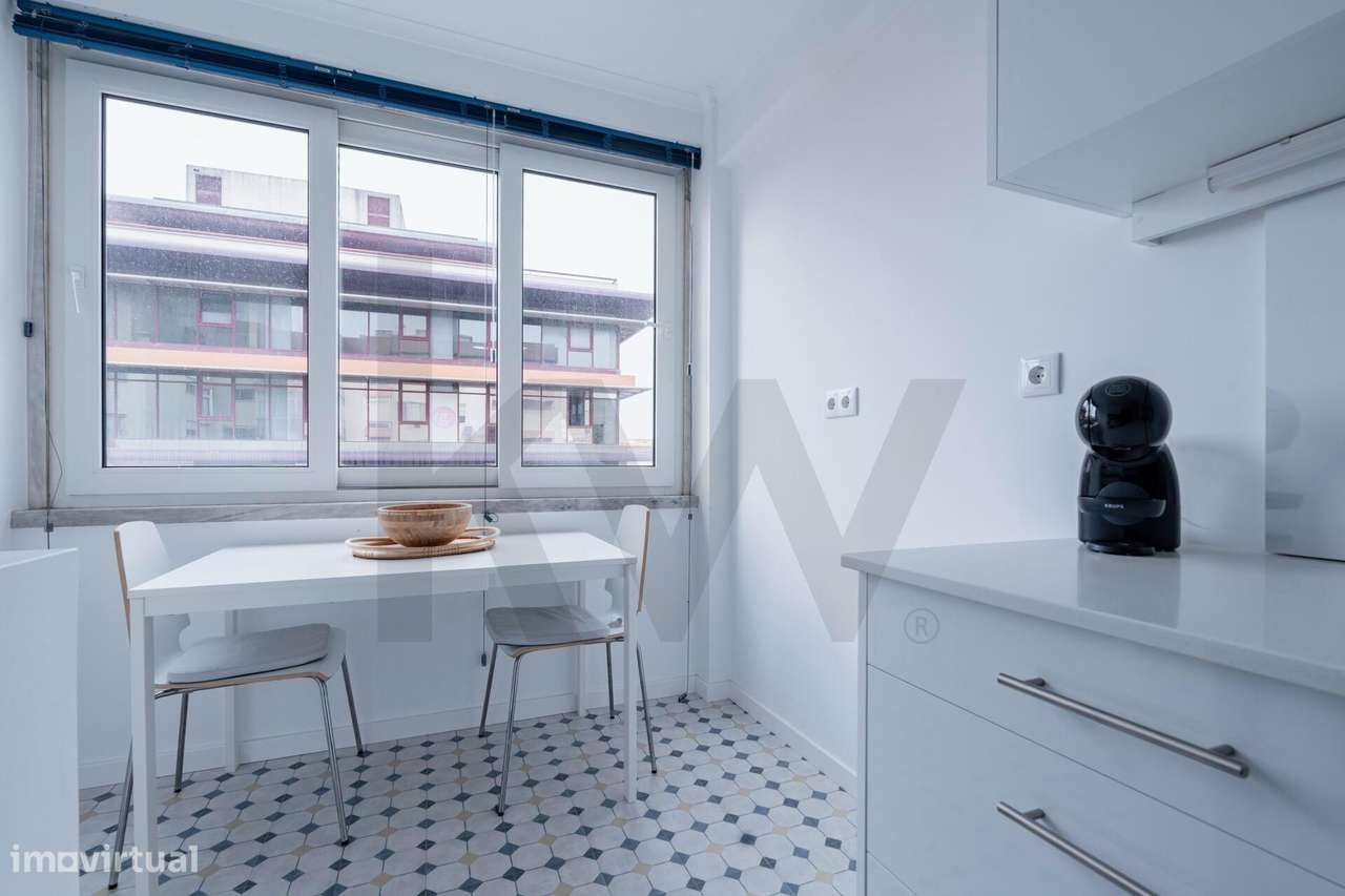 Apartamento T2 na Av. Dr. Francisco Sá Carneiro - Moinho das Antas - O-7