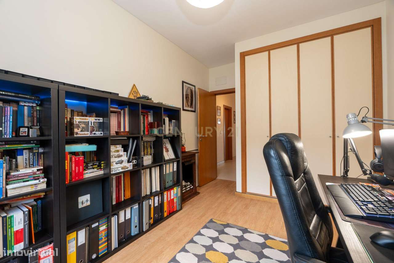Apartamento T3 com áreas generosas-33