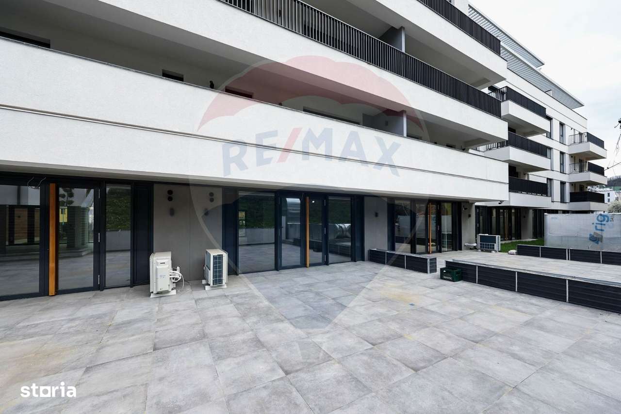 Spațiu comercial de închiriat, cu terasa, în zona Ultracentral! - Imagine principală: 1/18