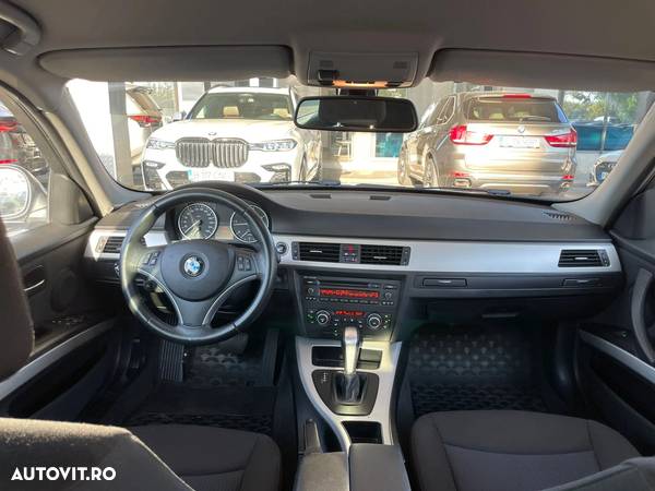 BMW Seria 3 318d DPF Touring Aut. Edition Exclusive - 21