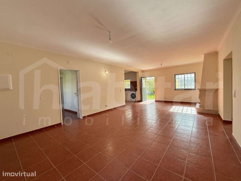 Moradia com Garagem, Piscina e Jardim - Excelente Oportunidade! - Grande imagem: 3/26