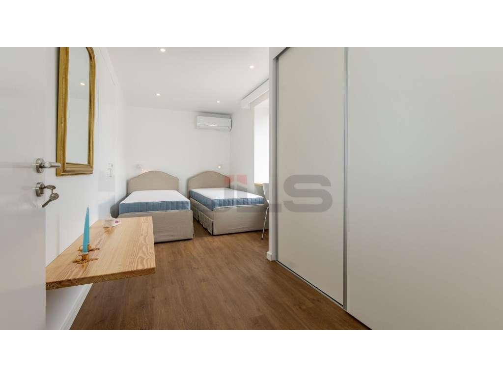 Moradia V4 com Apartamento T1 Anexo, Totalmente Remodelada - Centro...-21