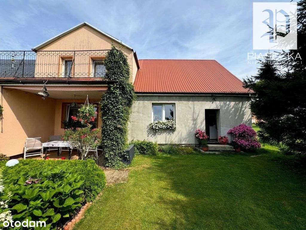 Dom z dużą działką, fotowoltaiką i pompą ciepła-18