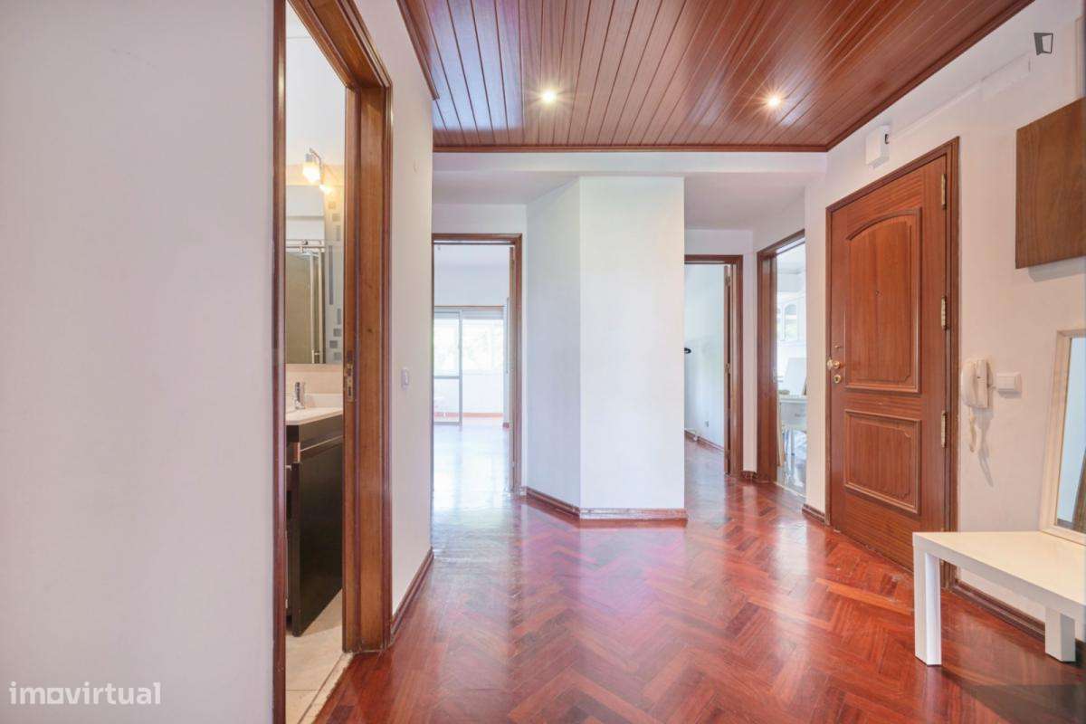 Quarto - localizado em Almada Lisbon - Grande imagem: 4/8